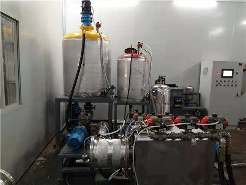 環保先行，品質為本——探秘天津人造草坪PU背膠機在環保設備研發中的創新應用